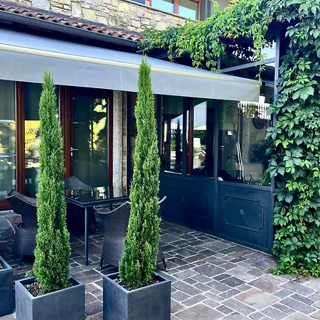 Couette-café Heidi 3*